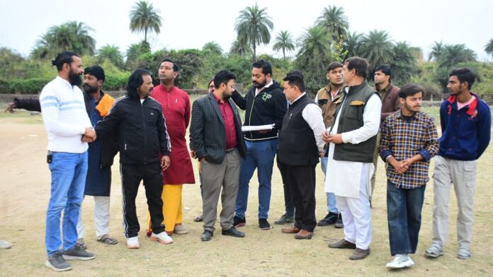 चैती मेले की भव्य तैयारियों का जायजा लेते अधिकारी