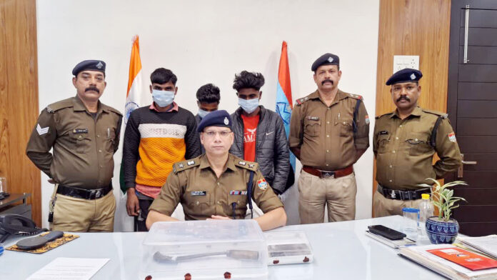 युवक की धारदार हथियार से हत्या में संलिप्त आरोपियों को पुलिस ने किया गिरफ्तार