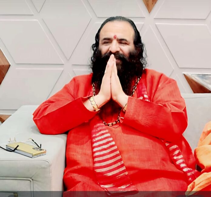 अखाड़ा परिषद के अध्यक्ष श्री महंत रविंद्रपुरी