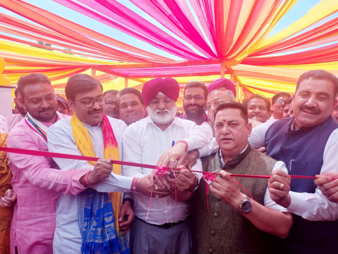 बहुउद्देश्यीय एवं चिकित्सा शिविर का उद्घाटन महापौर दीपक बाली और विधायक त्रिलोक सिंह चीमा