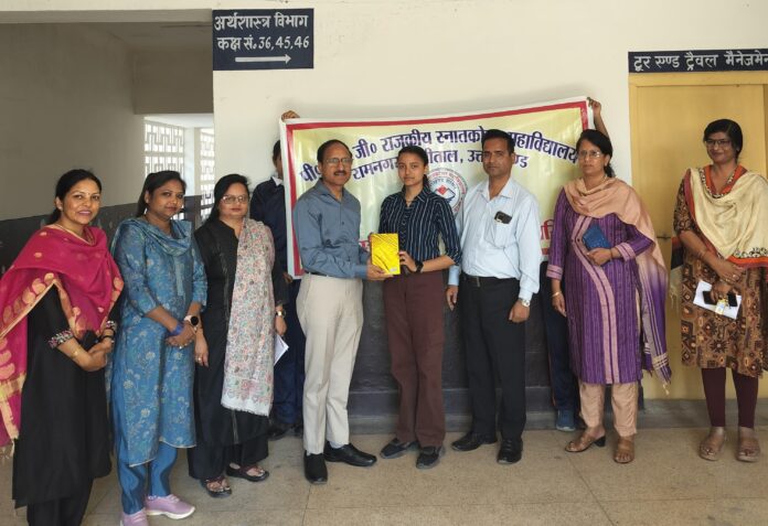 प्रतियोगिता में चमके प्रतिभाशाली विद्यार्थी, लेखनी से दिखाया कमाल