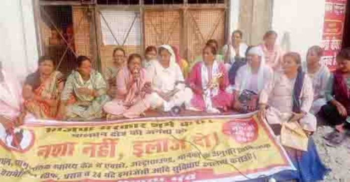 महिलाओं का संघर्ष, शराब दुकान के खिलाफ जंग जारी है