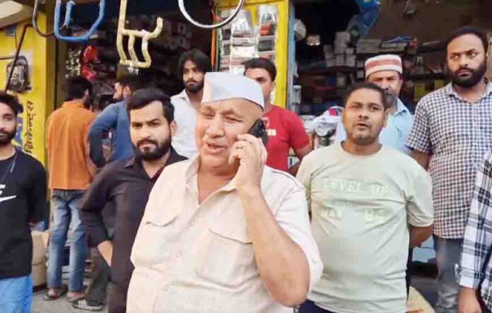 नेताओं के बीच विरोध, जनता के बीच उलझन का माहौल
