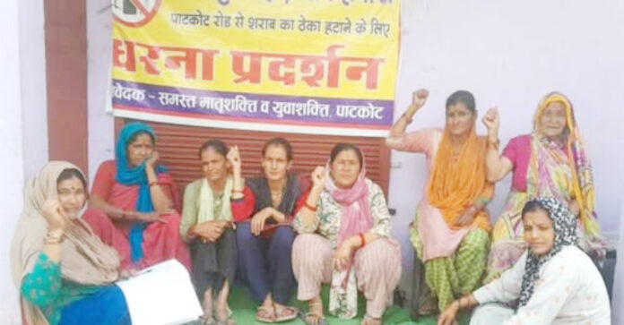 महिलाओं की शक्ति, प्रशासन के खिलाफ जनाक्रोश की आवाज़