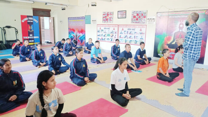 सक्रिय रहे, सजीव रहे—युवाओं ने बढ़ाया स्वास्थ्य संदेश