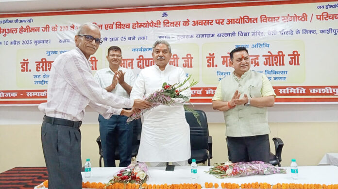 महापौर दीपक बाली संग चिकित्सकों का प्रेरणादायक क्षण।