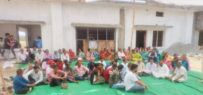 जनता का फूटा गुस्सा, सड़क पर उमड़ा आक्रोश