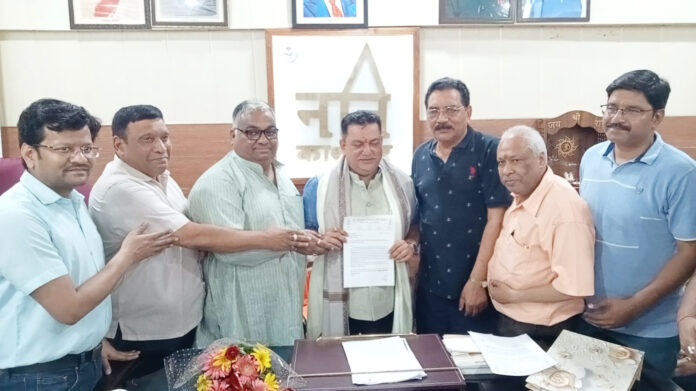 जैन समाज ने महापौर को सौंपा धन्यवाद पत्र सम्मानपूर्वक