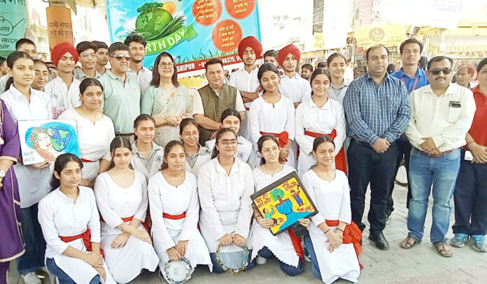 बचपन की आवाज़ में गूंजा धरती बचाओ का संदेश