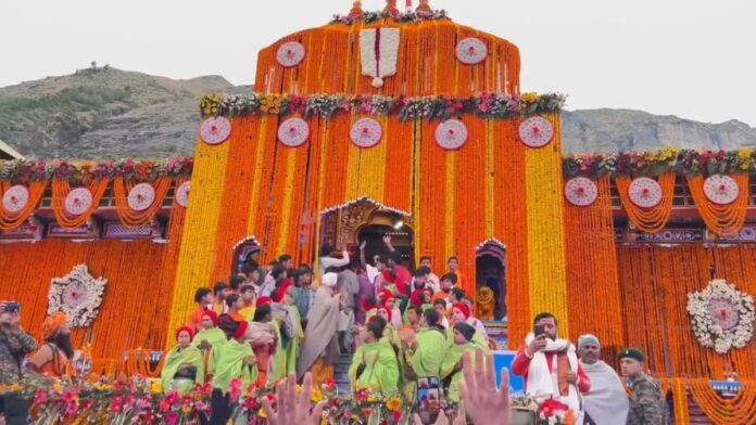 घृत कंबल हटते ही चमकी भगवान बदरी विशाल की भव्यता