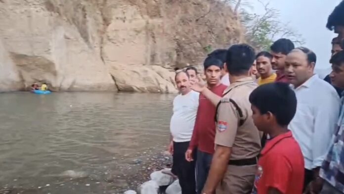 बेटे की जान बचाकर अमर हुआ रामनगर का नायक