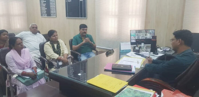 महिला एकता मंच के सदस्यो कि उपजिलाधिकारी से मुलकात