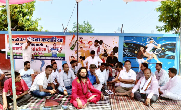 वंदना के नाम पर जनआक्रोश, समर्थन में महंत शुभम