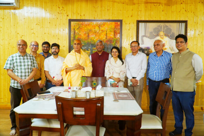 समाज सुधार की पहल में नेतृत्व और श्रद्धा का मिलन।
