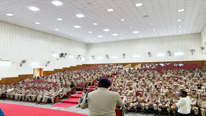 श्रद्धालुओं की भीड़ पर नज़र, हरिद्वार पुलिस अलर्ट मोड में