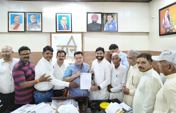 पाल महासभा ने महापौर को दिया अहिल्याबाई चौक निर्माण ज्ञापन