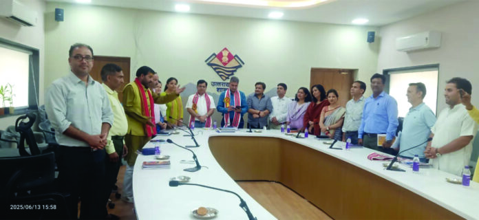 संस्कृत में गूंजा सचिवालय जब 32 विभागों के अधिकारी बोले एक ही भाषा