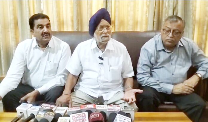 महापौर के फैसलों पर भाजपा नेताओं का गहरा मतभेद।