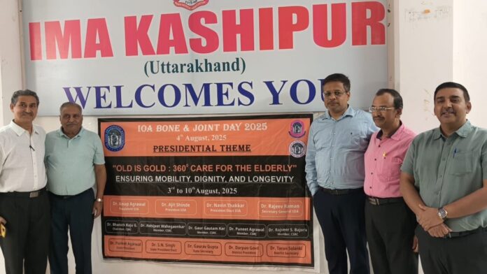 बुजुर्गों की सेहत के लिए जुटे हड्डी रोग विशेषज्ञ।