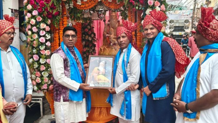 भक्ति और उल्लास में डूबा नगर जय वाल्मीकि के नारों से गूंजा