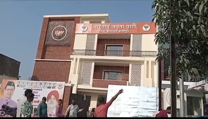 भव्य तैयारियों के बीच मुख्यमंत्री धामी के स्वागत को आतुर कार्यकर्ता