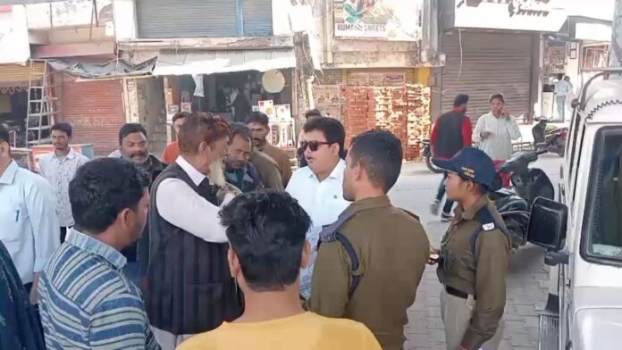 निगम और परिवहन विभाग की संयुक्त कार्रवाई में ई-रिक्शा सीज़