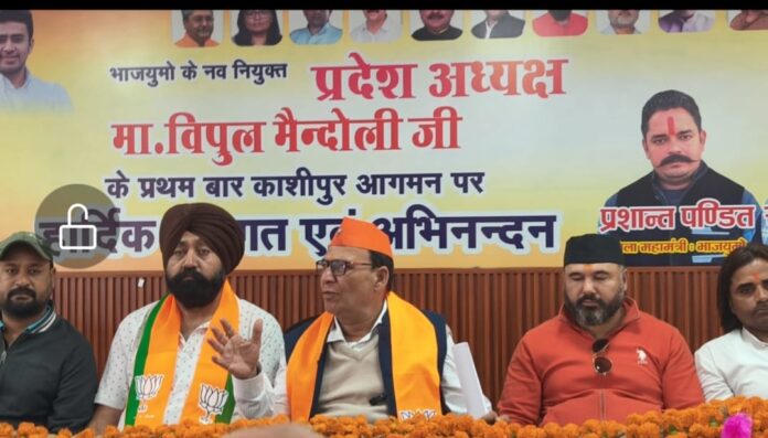 प्रेस वार्ता करते मंडी परिषद के अध्यक्ष अनिल कुमार डब्बू