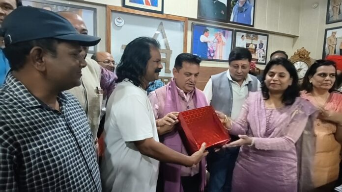 यश कीर्ति सेतु ने नगर निगम के सुपरवाइज़रों को किया सम्मानित