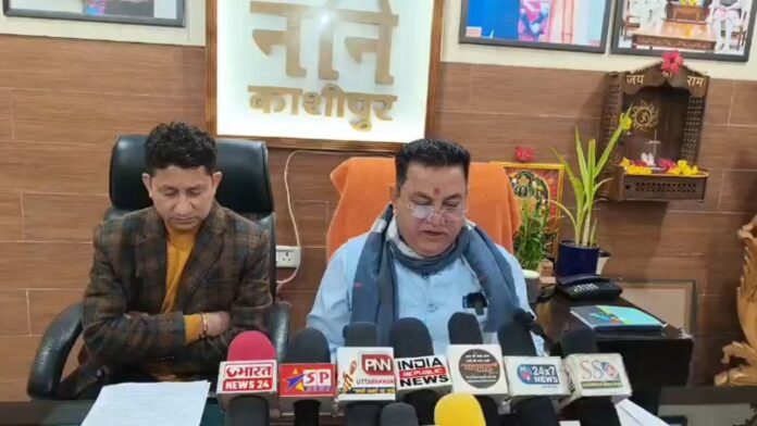 प्रेस को संबोधित करते महापौर दीपक बाली विकास और जनहित का विजन रखते हुए