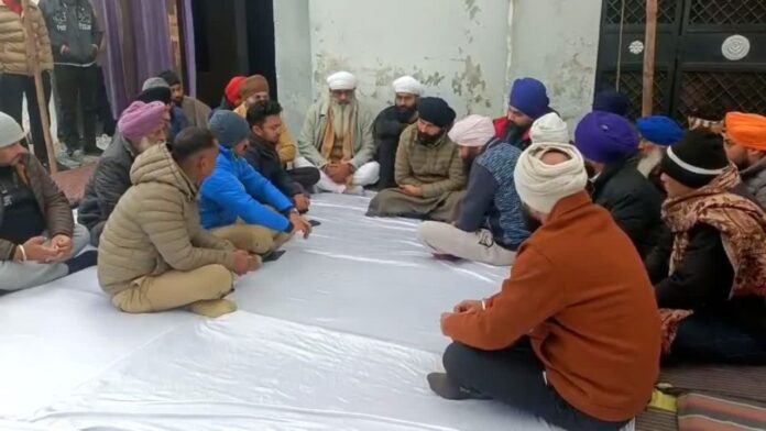 प्रशासनिक आश्वासन पर बनी सहमति, न्याय की उम्मीद में परिवार की आंखें