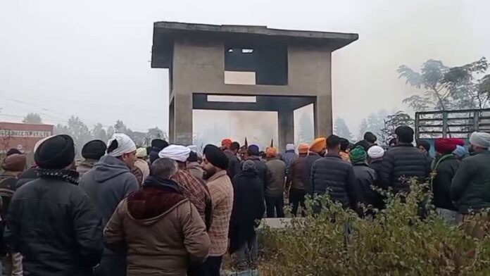 नम आंखों से विदाई, किसान की मौत ने सिस्टम को कटघरे में खड़ा किया