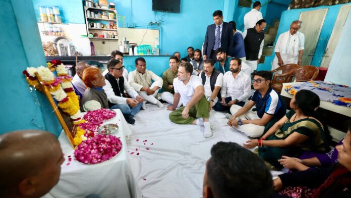 राहुल गांधी पीड़ितों के साथ खड़े संकट में न्याय की मांग