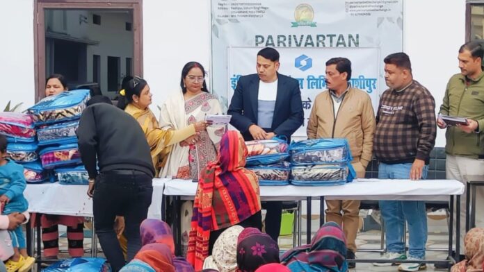 महिलाओं को कंबल और हरियाली का संदेश साथ मिला