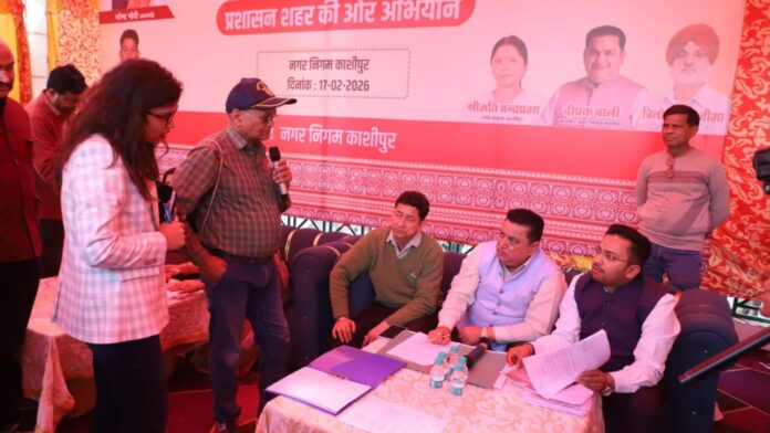 महापौर दीपक बाली जनसमस्याएं सुनते, समाधान का भरोसा देते