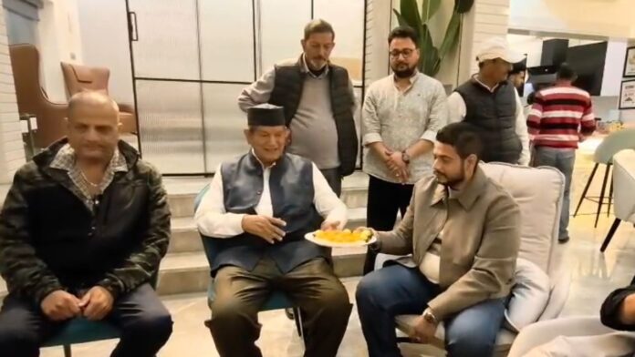 हरीश रावत प्रदेश कांग्रेस सचिव शिवम शर्मा निवास पर पहुंचे