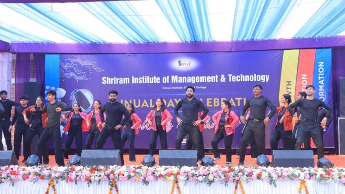 Waves of Change मंच पर चमकी प्रतिभा और नवाचार