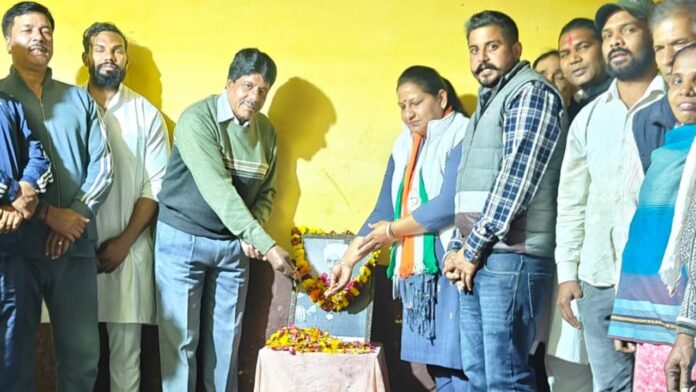 अलका पाल संग कांग्रेसजनों ने टम्टा को नमन