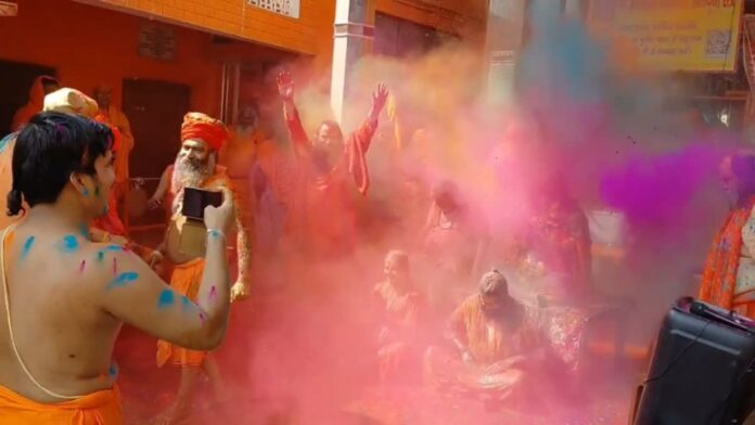 पंचगव्य के पावन रंगों में रंगा हरिद्वार का दिव्य संत समाज