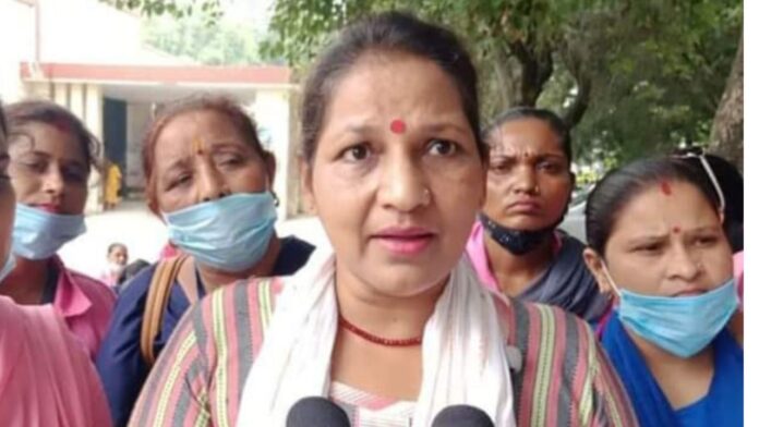 अलका पाल माताओं के हक के लिए संघर्ष करती नजर आईं