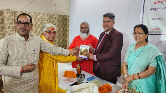 षोडश संस्कार कार्यशाला समापन पर अतिथियों का सम्मान