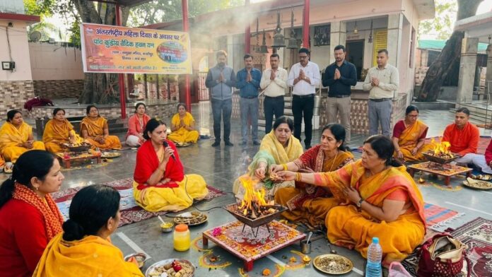 चामुंडा मंदिर में महिला पतंजलि योग समिति का पंचकुंडी यज्ञ