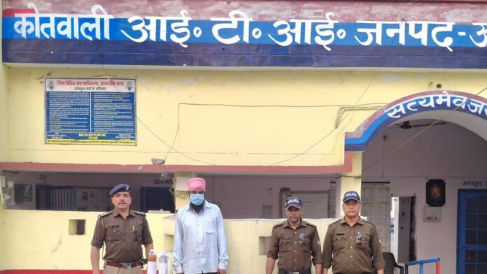 अवैध कच्ची शराब बनाते रंगे हाथों पकड़ा गया अभियुक्त गिरफ्तार