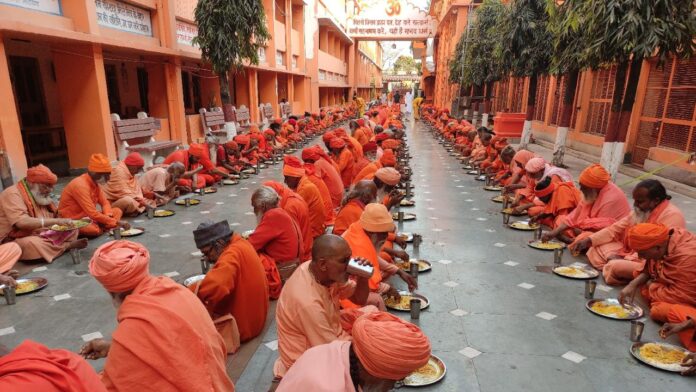 गीता कुटीर अन्नक्षेत्र में संतों के भोजन पर गैस संकट गहराया