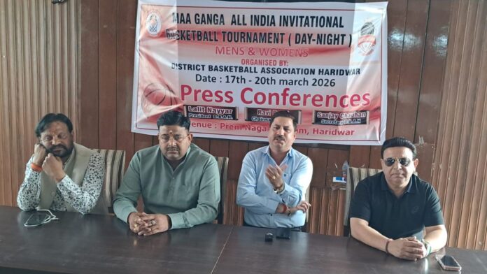 मां गंगा ऑल इंडिया बॉस्केटबॉल टूर्नामेंट की जानकारी देते आयोजक पदाधिकारी