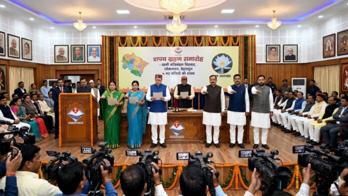 धामी सरकार में नए चेहरों की एंट्री, सियासत गरमाई