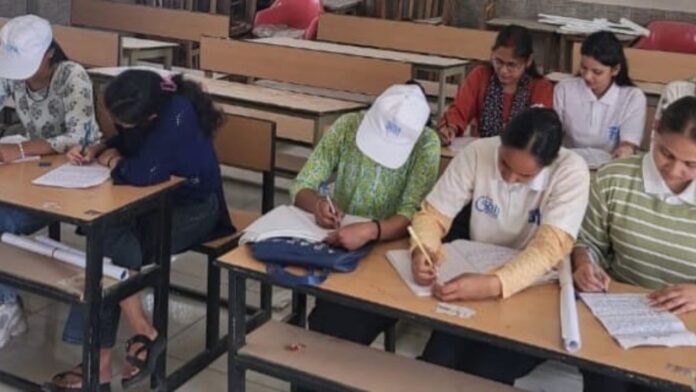 गंगा स्वच्छता संकल्प: महाविद्यालय में निबंध प्रतियोगिता का भव्य आयोजन।