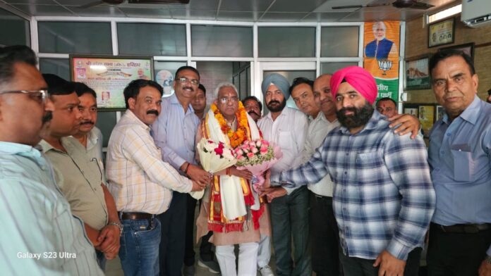 मदन कौशिक का भव्य स्वागत कर उद्यमियों ने फूंका विकास का शंखनाद।