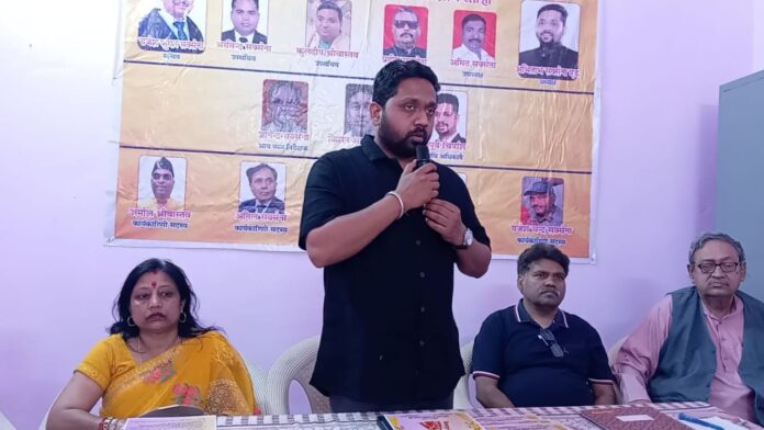 प्रेस को संबोधित करते अध्यक्ष अभिताभ सक्सेना एडवोकेट ने किया श्री चित्रगुप्त कन्यादान योजना का भव्य ऐतिहासिक शुभारंभ