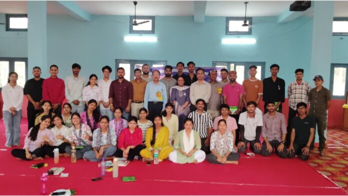 एकता का संकल्प: राष्ट्र सेवा की राह पर बढ़ते युवा कदम।