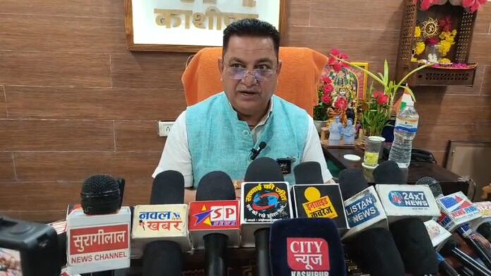 प्रेस वार्ता में विकास की नई इबारत लिखते महापौर दीपक बाली